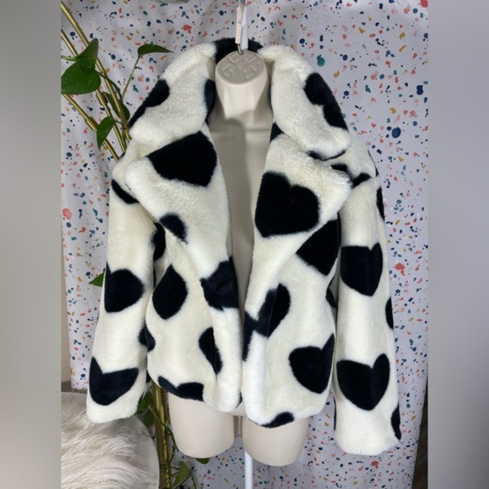 Stoosh Faux Fur Jacket W/ M White Black Heart Print A14314 LN/NWOT - Picture 3 of 14